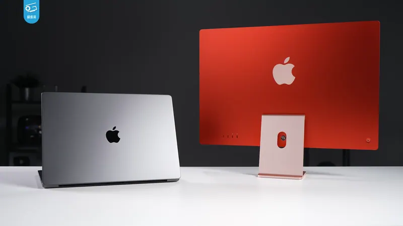 Несколько компьютеров Mac на рабочем столе