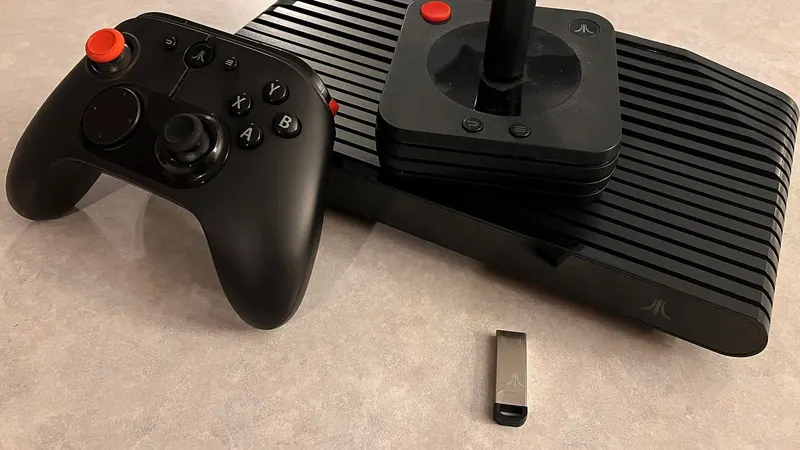 Гибридная консоль Atari VCS на рабочем столе