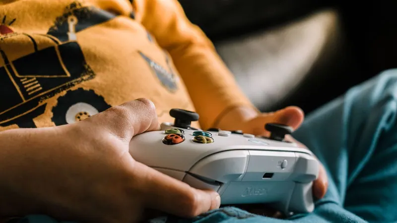 Беспроводной геймпад Xbox Nano на рабочем столе