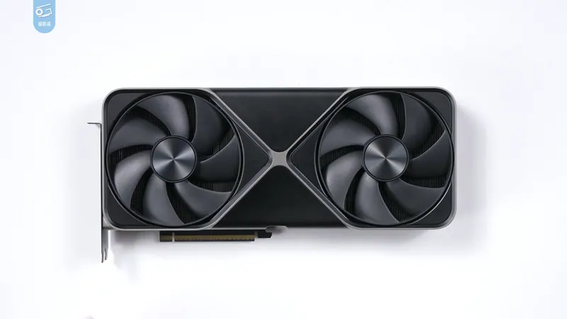 Лимитированная видеокарта MSI GeForce RTX 5080 в черно-желтом исполнении с символикой