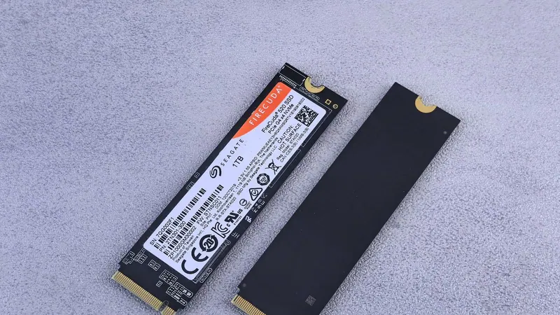 Твердотельный накопитель SSD на материнской плате компьютера