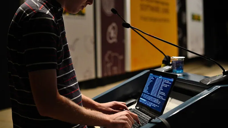 Терминал Linux с открытым списком системных служб