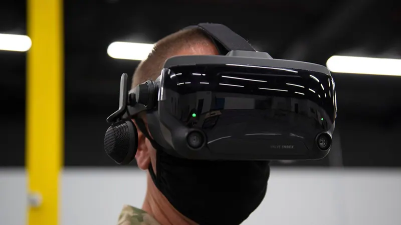 Шлем виртуальной реальности Valve Index на рабочем столе